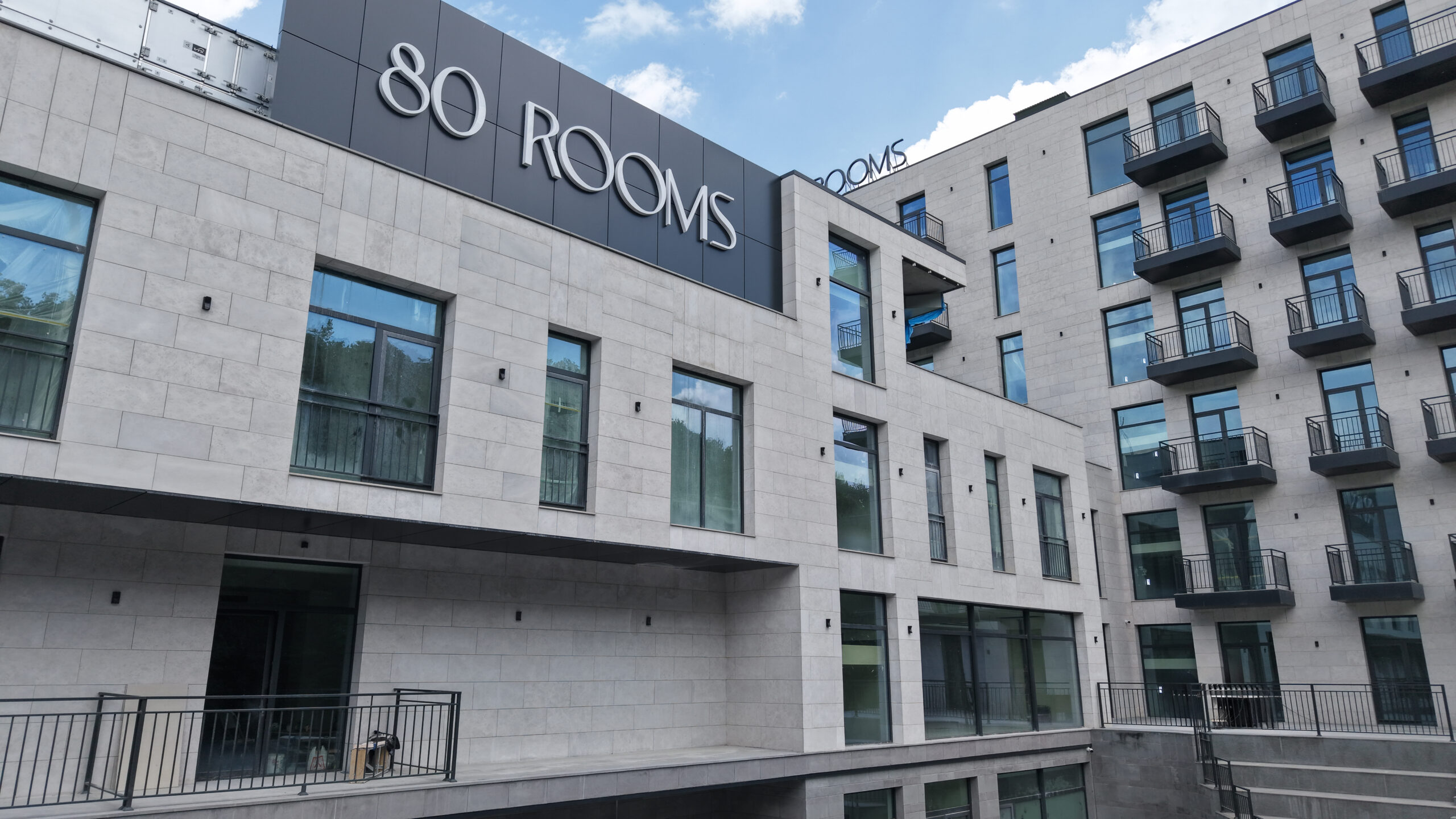 «80 Rooms» Hotel Complex